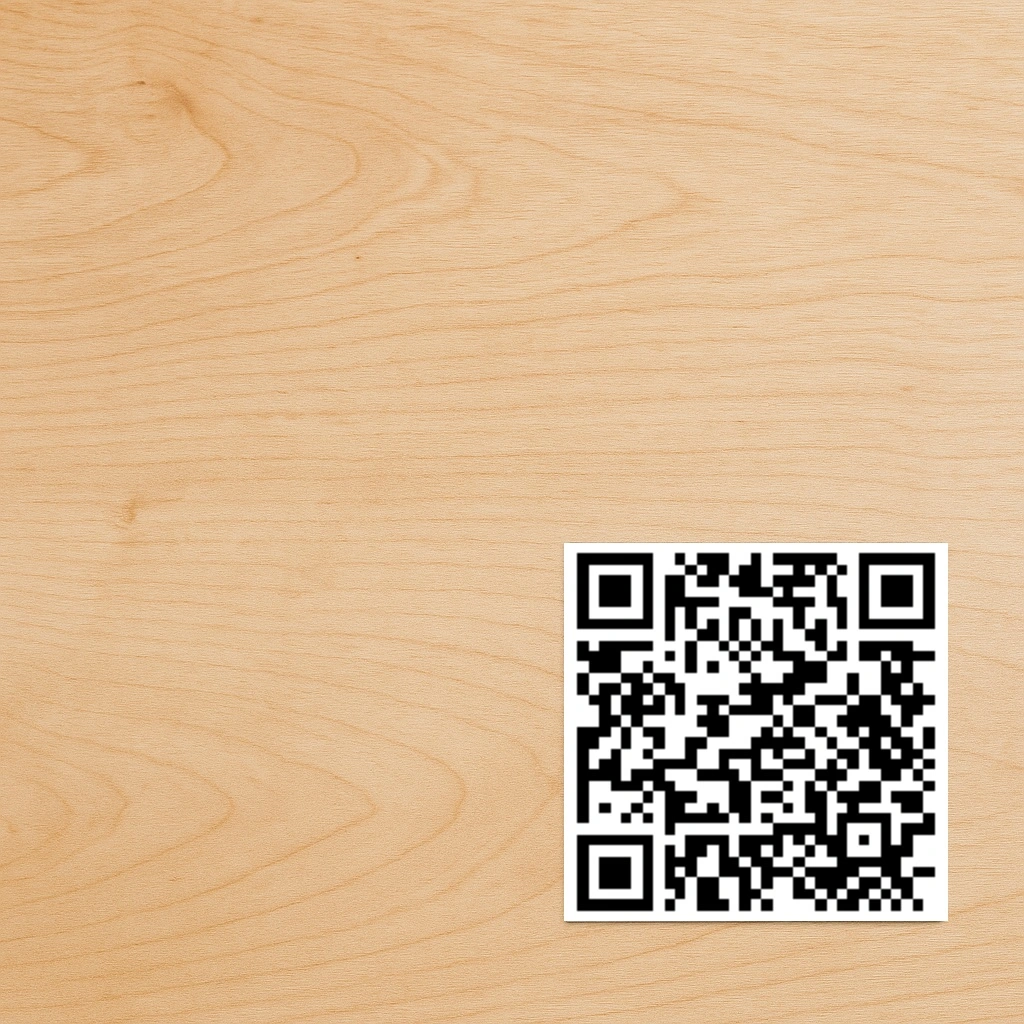 Proprietario di ristorante che crea un menu QR su tablet